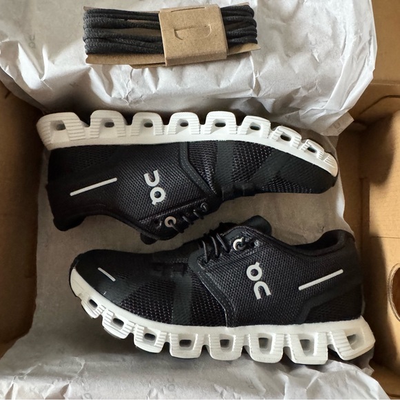 On Cloud 5 Black White Running Sneakers Womens Size 5 - Picture 7 of 9